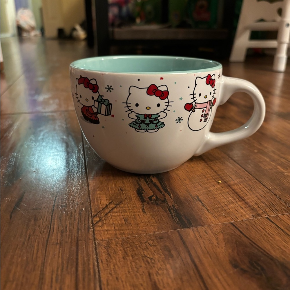 Hello kitty adorable Christmas soup mug